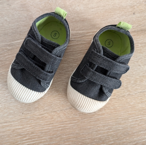 ✨4 for 12 Cat & Jack Sneakers Size 5 - Picture 3 of 6